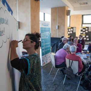 MobiliSta-Auftakt: Katrin Faensen hält die Ergebnisse bildlich fest